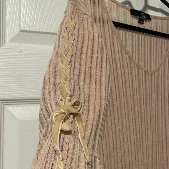 Suzanne Betro Tunic with Bell Sleeves - Picture 3 of 4